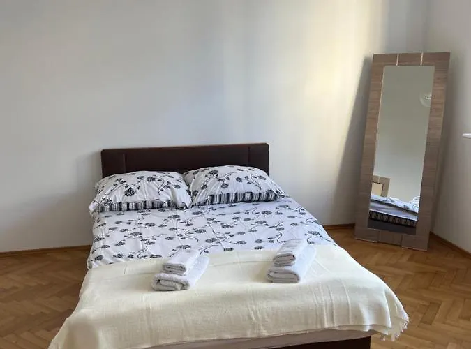 Centrum Ii Apartmán *